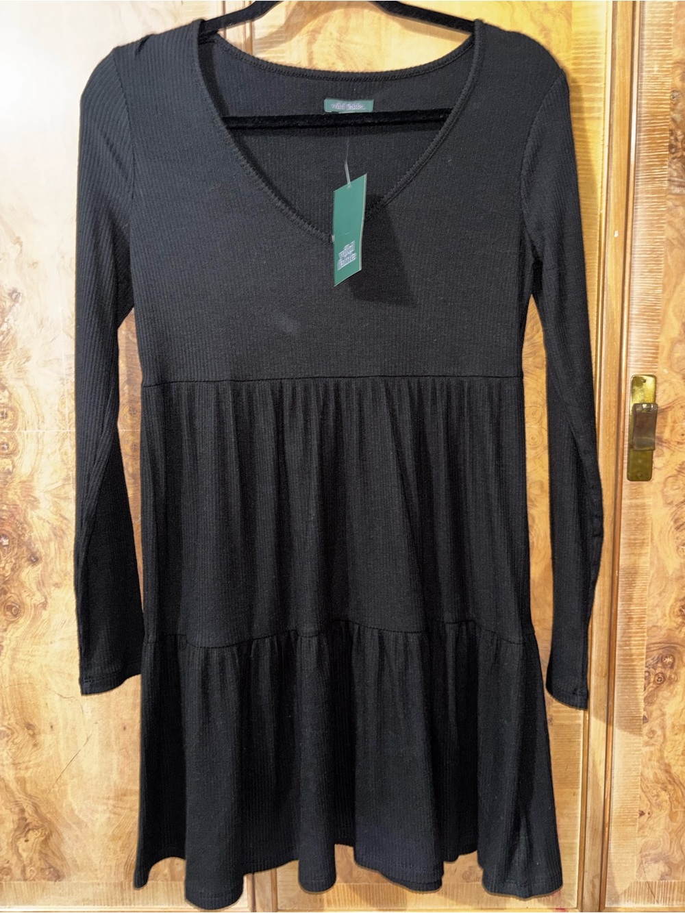Women's Black Long-Sleeve Tiered V-Neck Dress size Small